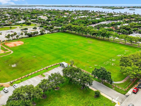 320 Summa Street, West Palm Beach FL 33405