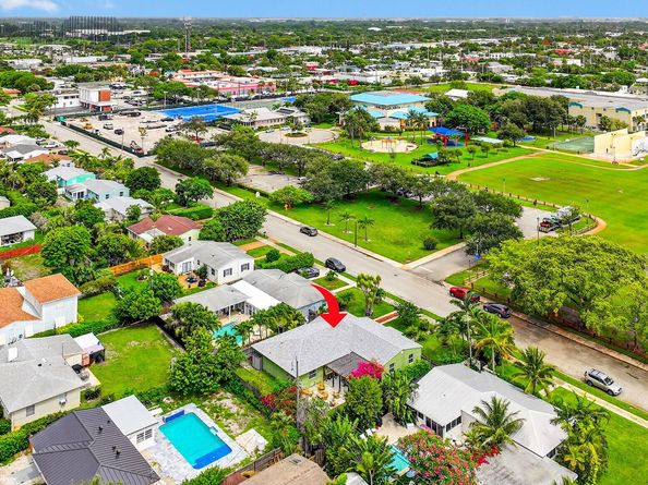 320 Summa Street, West Palm Beach FL 33405