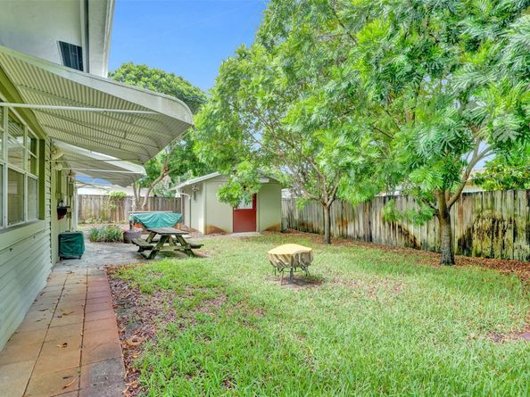 2731 NE 9th Ave, Pompano Beach FL 33064