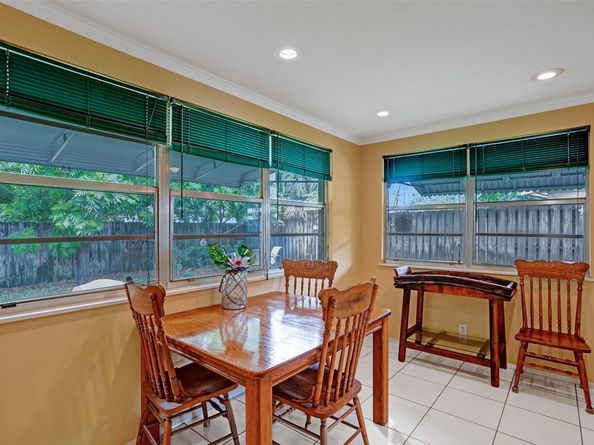 2731 NE 9th Ave, Pompano Beach FL 33064