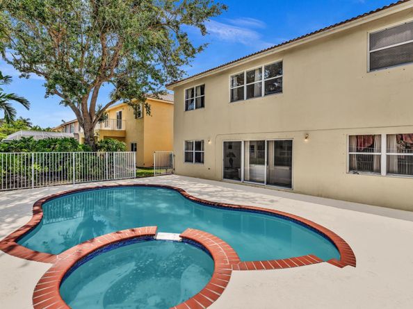 16727 Sapphire Isle, Weston FL 33331