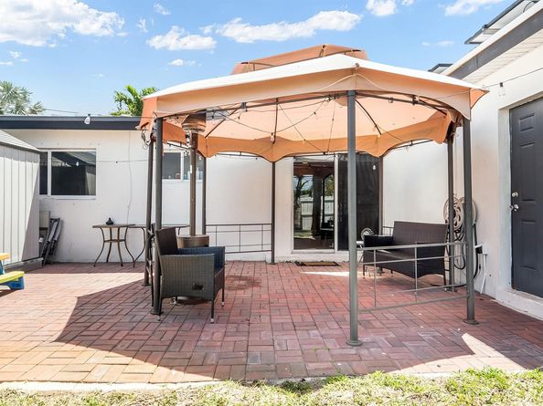 261 NW 47th Court, Oakland Park FL 33334