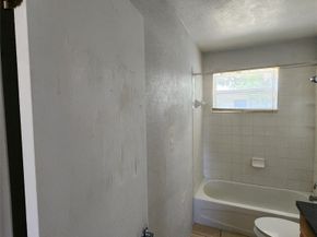 1041 NW 23rd Ter, Fort Lauderdale FL 33311
