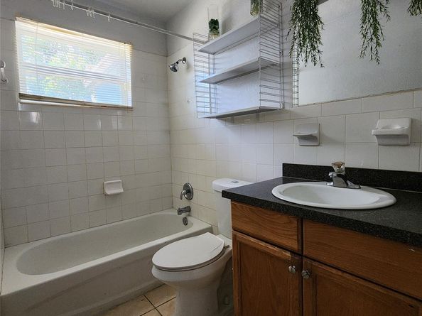 1041 NW 23rd Ter, Fort Lauderdale FL 33311