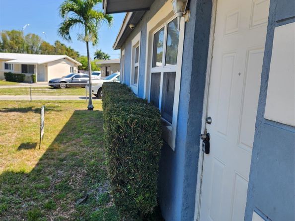 1041 NW 23rd Ter, Fort Lauderdale FL 33311