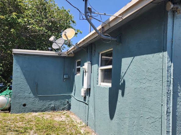 1041 NW 23rd Ter, Fort Lauderdale FL 33311