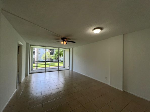 117 Royal Park Drive 2A, Oakland Park FL 33309