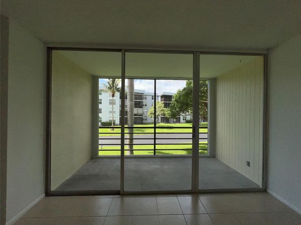 117 Royal Park Drive 2A, Oakland Park FL 33309