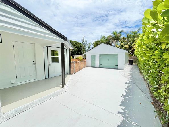 606 Avenida Alegre, West Palm Beach FL 33405