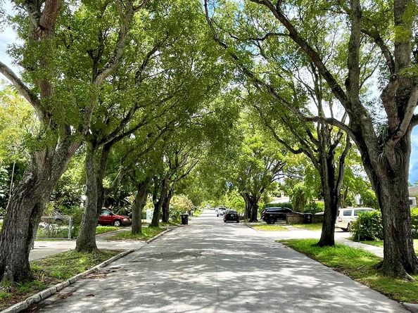 606 Avenida Alegre, West Palm Beach FL 33405