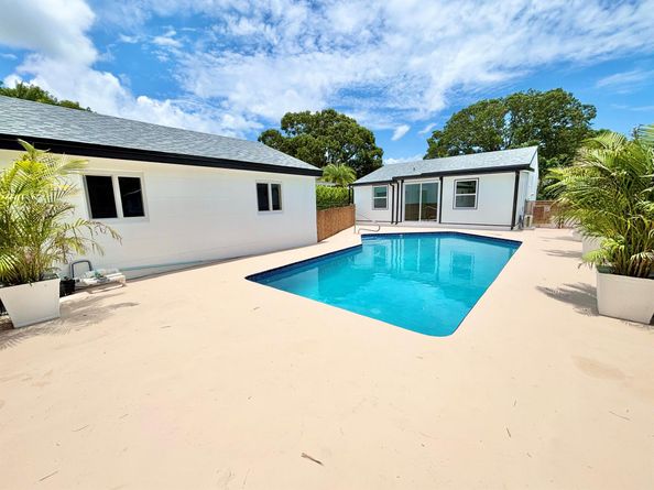 606 Avenida Alegre, West Palm Beach FL 33405