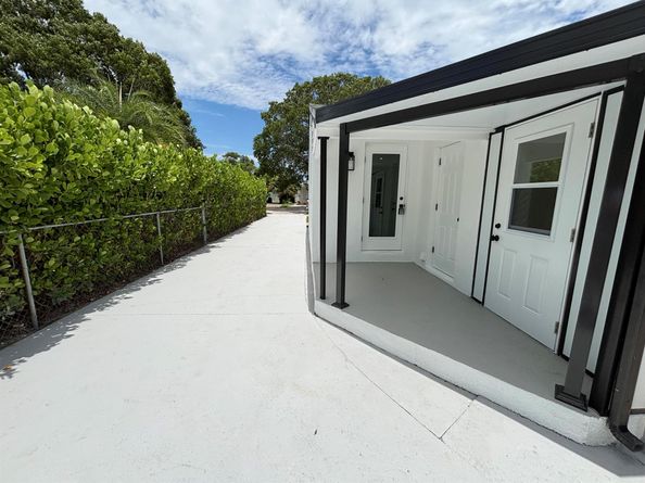606 Avenida Alegre, West Palm Beach FL 33405