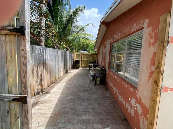 124 SE 11th Street, Deerfield Beach FL 33441