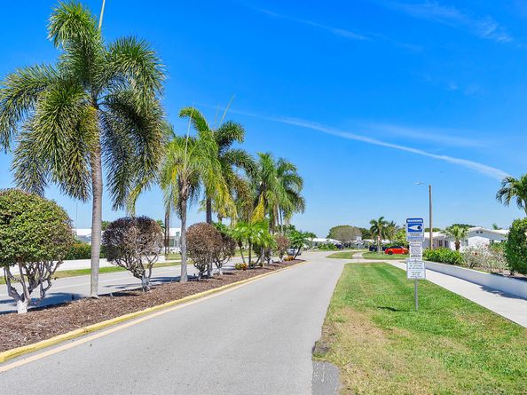 1115 Lake Terrace 111, Boynton Beach FL 33426