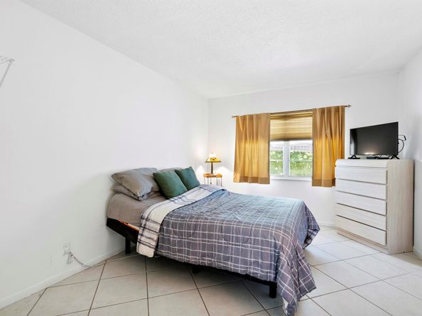 1115 Lake Terrace 111, Boynton Beach FL 33426