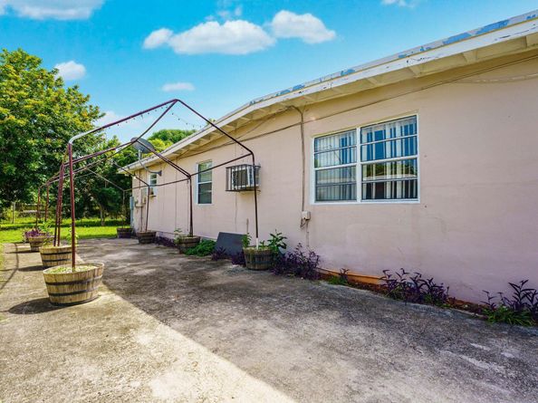 430 NW 133rd St, North Miami FL 33168