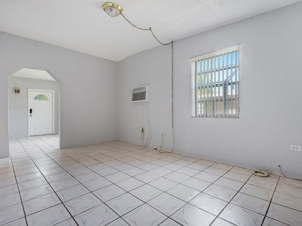 430 NW 133rd St, North Miami FL 33168