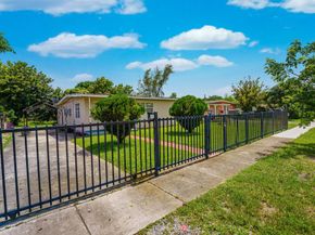 430 NW 133rd St, North Miami FL 33168