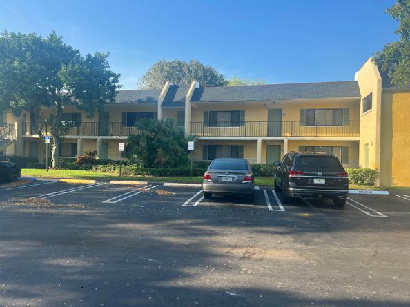 814 Meadows Circle 814, Boynton Beach FL 33436