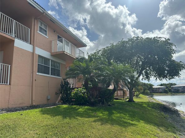 3243 NW 44th St 2, Fort Lauderdale FL 33309