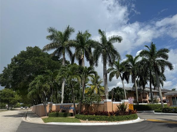 3243 NW 44th St 2, Fort Lauderdale FL 33309
