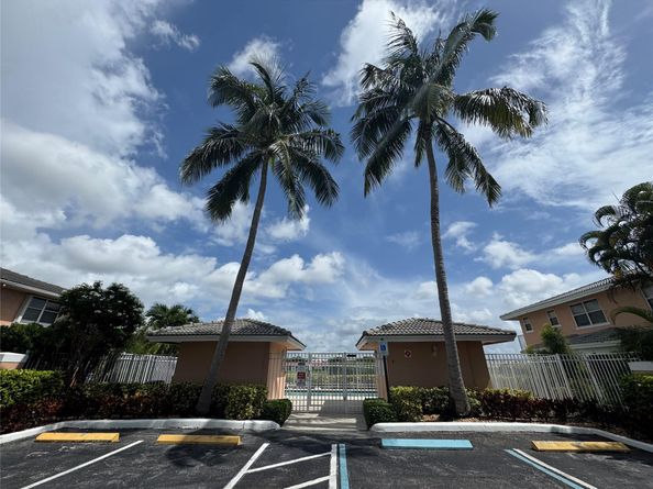 3243 NW 44th St 2, Fort Lauderdale FL 33309