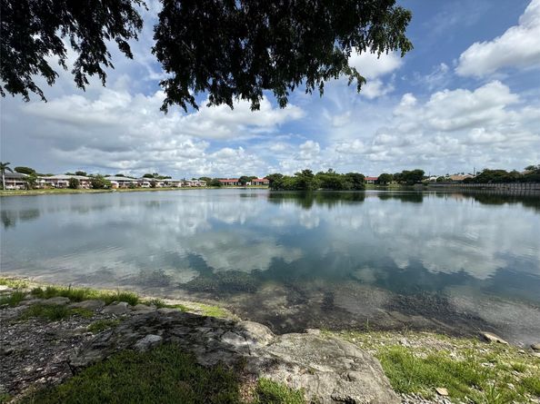 3243 NW 44th St 2, Fort Lauderdale FL 33309