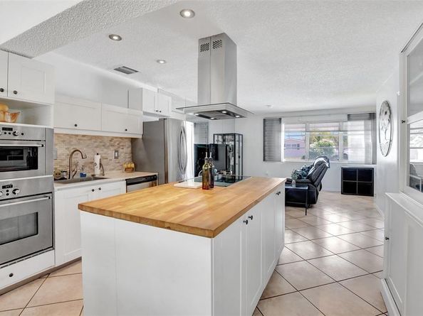 8501 NW 11th Ct, Pembroke Pines FL 33024