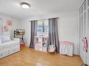 8501 NW 11th Ct, Pembroke Pines FL 33024