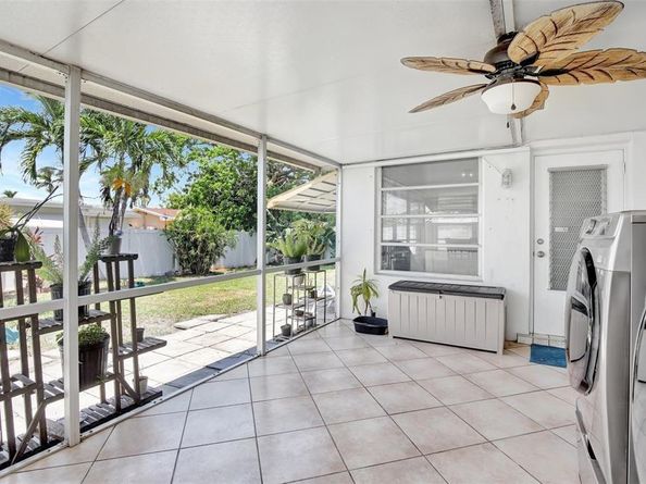 8501 NW 11th Ct, Pembroke Pines FL 33024