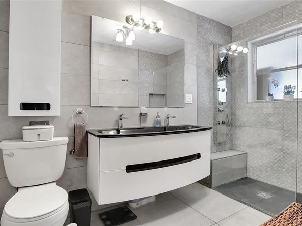 8501 NW 11th Ct, Pembroke Pines FL 33024