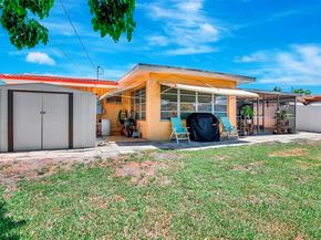 8501 NW 11th Ct, Pembroke Pines FL 33024