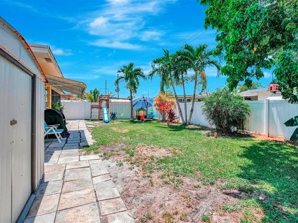 8501 NW 11th Ct, Pembroke Pines FL 33024