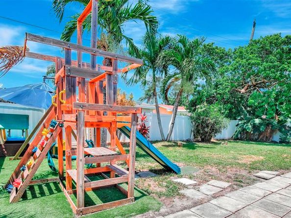 8501 NW 11th Ct, Pembroke Pines FL 33024