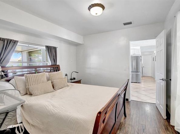 8501 NW 11th Ct, Pembroke Pines FL 33024