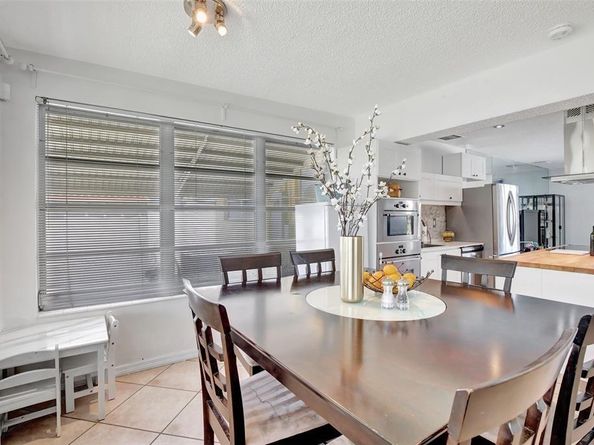 8501 NW 11th Ct, Pembroke Pines FL 33024