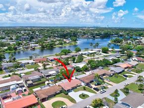 8501 NW 11th Ct, Pembroke Pines FL 33024