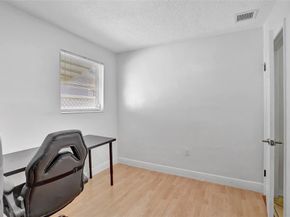 8501 NW 11th Ct, Pembroke Pines FL 33024