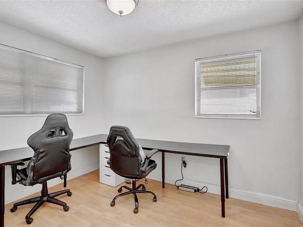 8501 NW 11th Ct, Pembroke Pines FL 33024