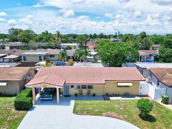 8501 NW 11th Ct, Pembroke Pines FL 33024