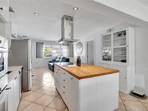 8501 NW 11th Ct, Pembroke Pines FL 33024