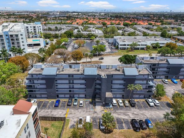 310 Fontainebleau Blvd 502, Miami FL 33172