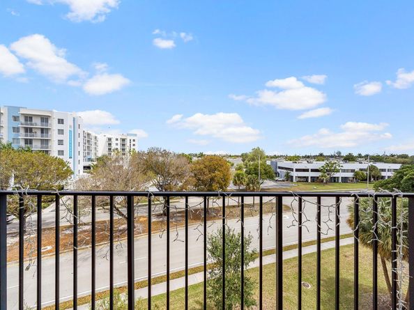 310 Fontainebleau Blvd 502, Miami FL 33172
