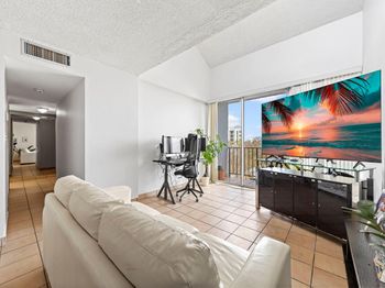 310 Fontainebleau Blvd