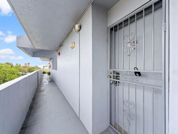310 Fontainebleau Blvd 502, Miami FL 33172