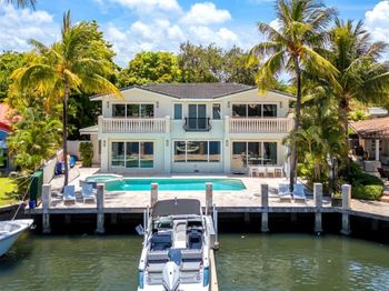 2432 Bayview Dr