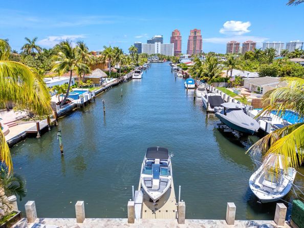 2432 Bayview Dr, Fort Lauderdale FL 33305