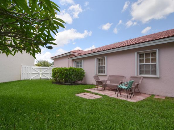 98 Gables Blvd, Weston FL 33326
