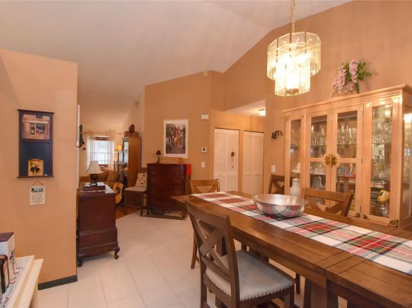 98 Gables Blvd, Weston FL 33326