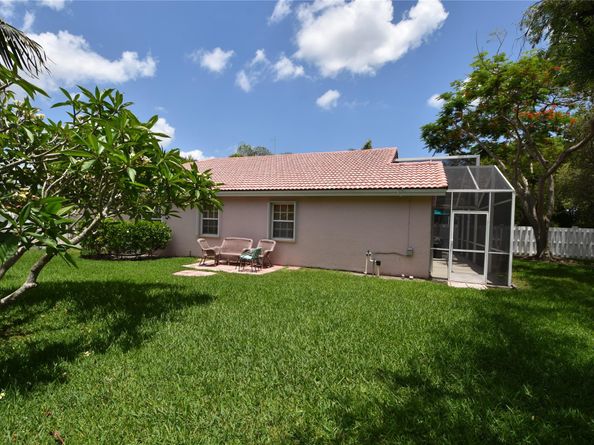 98 Gables Blvd, Weston FL 33326